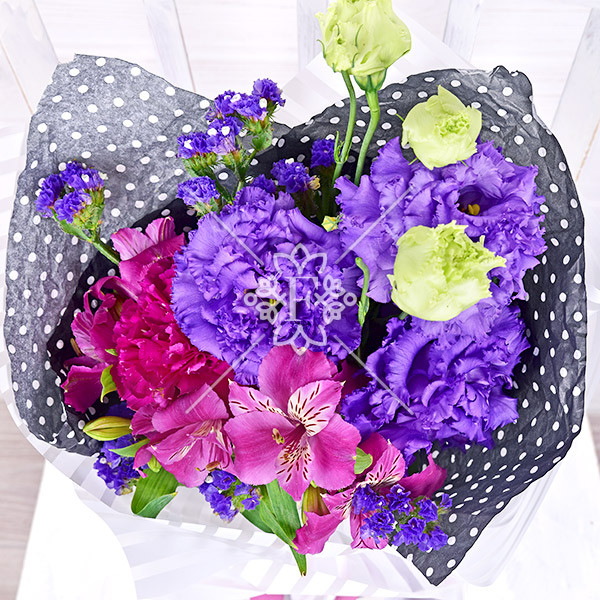 Восточная сказка - букет из эустомы, альстромерии и гвоздики